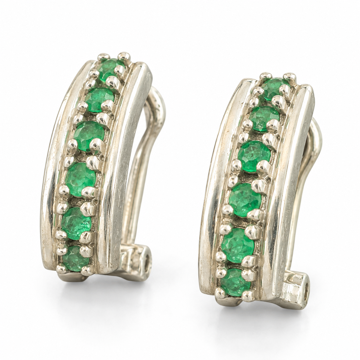 D158 ARETES ESMERALDA REDONDA PLATA RODIO 925