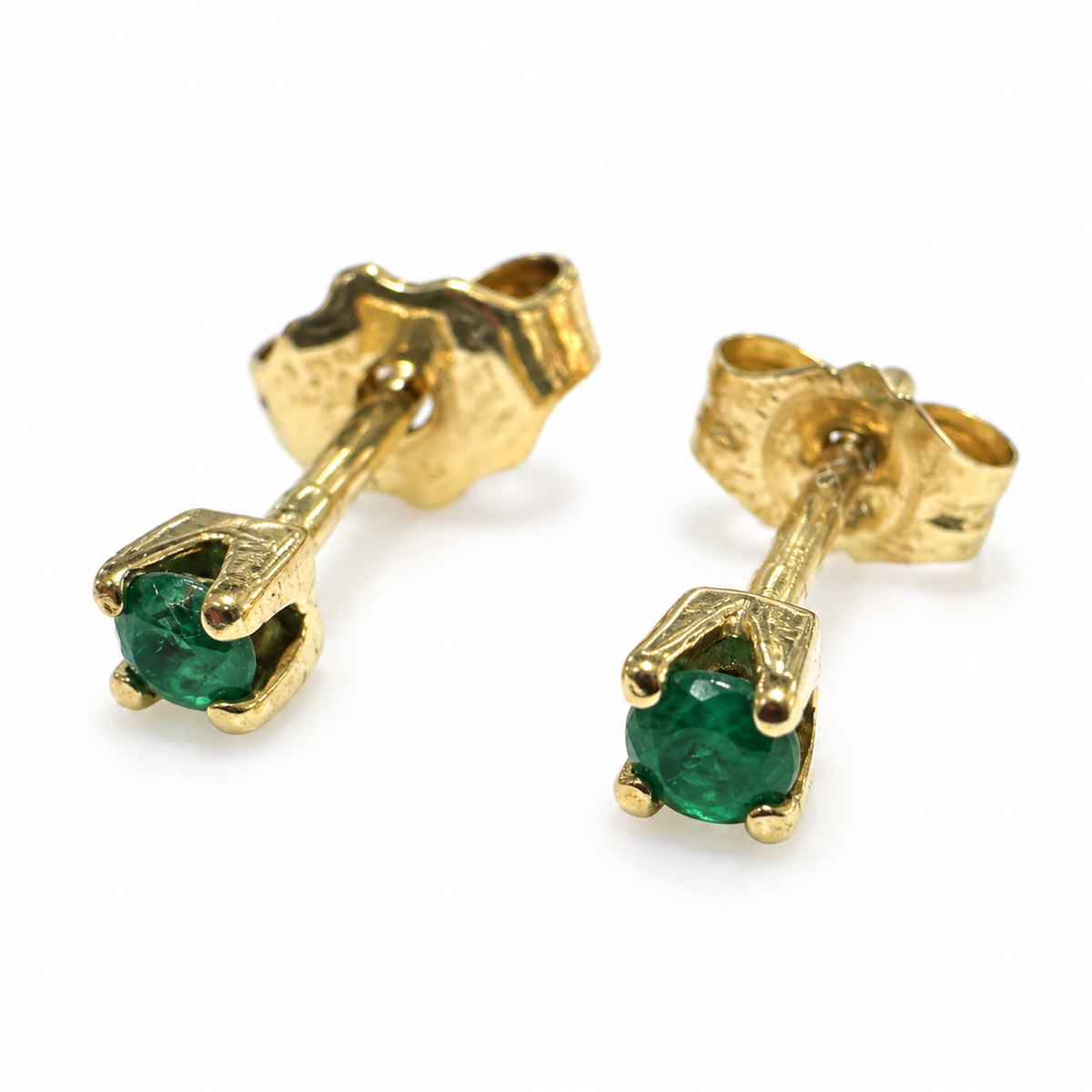 D67 BROQUEL ESMERALDA REDONDA ORO AMARILLO 14K